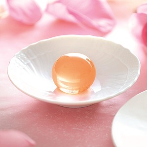 【五穀屋】<br>優美な薔薇の香りを閉じ込めた錦玉羹<br>五季 「ばら和紅茶」期間限定発売！