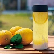 【THE COURTYARD KITCHEN】<br>ニコエで実ったレモンを使用した<br>爽やかレモネード