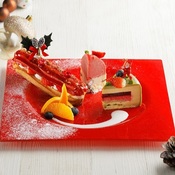 【THE COURTYARD KITCHEN】<br>1日限定10食<br>春華堂が贈るクリスマス限定の<br>スイーツプレート