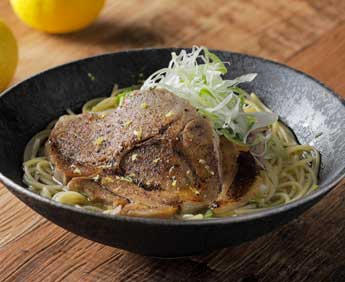 〈イタリアでも今ブームのラーメン仕立てのスープパスタ〉スープパパ